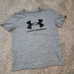 Under Armour boys' t-shirt in size 7